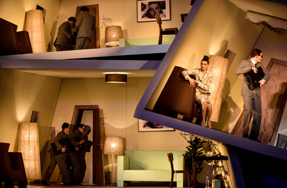 EinKaefigGing2 560 ArnoDeclair h