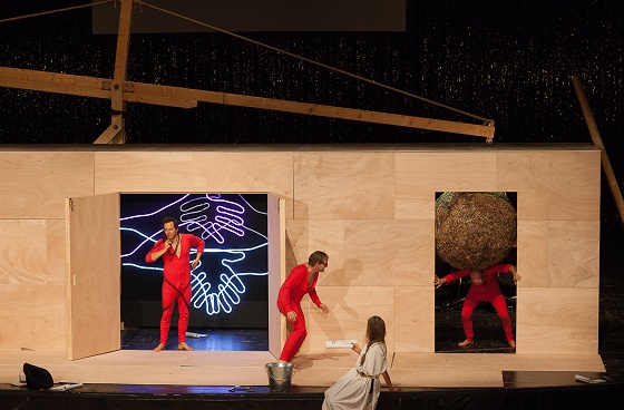 Diskurs Pollesch1 560 Leonore Blievernicht h