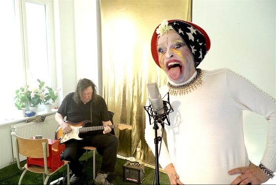 AvoidingdeLIFEath2 560 Ivo Dimchev u