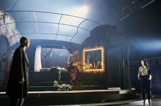 Hedda gabler2 560 Katrin Ribbe u