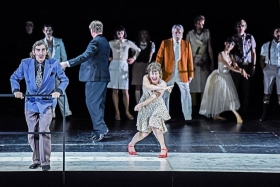 Geschichten aus dem Wiener Wald – Barbara-David Brüeschs durchchoreographierte Horváth-Inszenierung in St. Gallen 