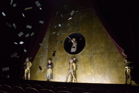 Jedermann stirbt 560a GeorgSoulekBurgtheater u