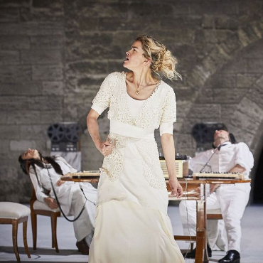 Architecture – Festival d'Avignon – Pascal Rambert zeigt eine Familie und ihren Zerfall in den Kriegswirren des frühen 20. Jahrhundert