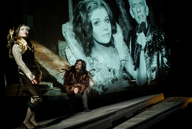 der tempelherr – Philipp Arnolds Uraufführung des Stücks von Ferdinand Schmalz im Deutschen Theater Berlin