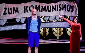 Die Umsiedlerin – Deutsches Theater Berlin – Als dialektikbewusste Revue inszenieren Tom Kühnel und Jürgen Kuttner Heiner Müllers Skandalstück