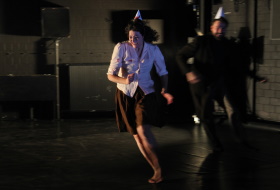 Schloss Rosmersholm – Theater Bremen – Armin Petras verwandelt Ibsen in einen grotesken Horrorfilm