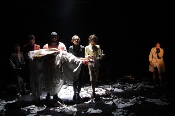 Rosmersholm3 Ensemble 560 Joerg Landsberg u