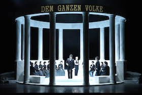 Ein Volksfeind – Staatstheater Cottbus – Jo Fabian blickt mit Ibsen in die Geschichte der Demokratie