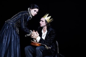 Henry VI & Margaretha di Napoli – Düsseldorfer Schauspielhaus – Tom Lanoye und David Bösch verteidigen Shakespeares Kindkönig Heinrich VI. gegen die Realpolitiker des Schwertes