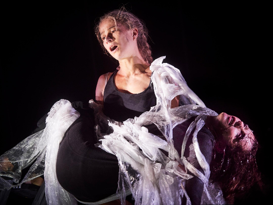 bungalow 2 560 Sebastian Tessenow Florian Lange Lea Ruckpaul Minna Wündrich c thomasrabsch 2019 u