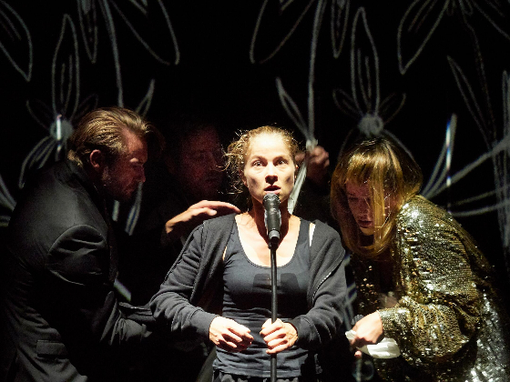 bungalow 2 560 Sebastian Tessenow Florian Lange Lea Ruckpaul Minna Wündrich c thomasrabsch 2019 u