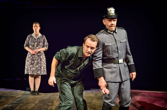 Deutschstunde 1 560 PatrickPfeiffer u