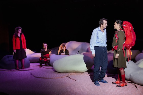 EineFrauFliehtNachricht 2 560 JessicaSchaefer u