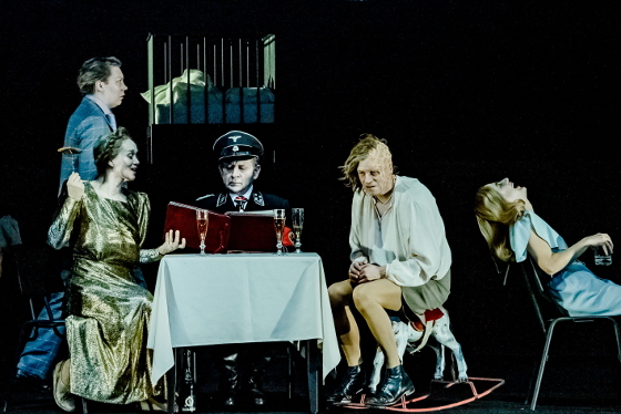 Uebriggebliebene2 560 Lalo Jodlbauer u