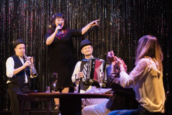 LasstmichinRuhe1 560 Gabriel Coburger Eva Mattes Jakob Neubauer c Kerstin Schomburg u