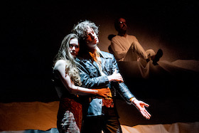 Checkpoint Woodstock – Thalia Theater Hamburg – Die Theatermacherin Marina Davydova mit klugen Perspektiven des Ostens auf die westlichen Popkultur der 1960er Jahre