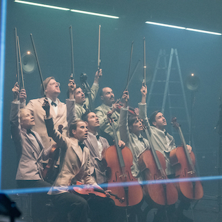 Olympiapark in the Dark – Residenztheater München – Thom Luz schenkt bei seinem Resi-Einstand der Stadt München eine Sinfonie
