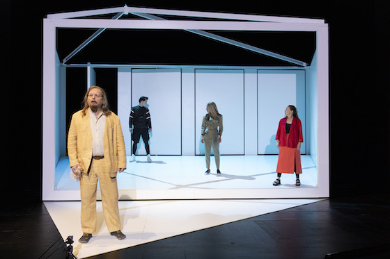 HausMonkeyIsland 1 560 StephanWalzl u