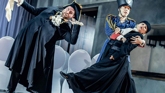 Berblinger 6 560 Christel Mayr Nicola Schubert Benedikt Paulun Marie Luisa Kerkhoff c Mark Lontzek u