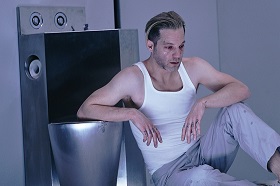 Der Henker – Burgtheater Wien – Mateja Koležnik gelingt mit Maria Lazars Zwischenkriegsdrama eine fesselnde Parabel über das Unbehagen in der Bürokratie 