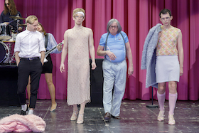 Zu der Zeit der Königinmutter – Fiston Mwanza Mujilas Stück von Philipp Hauß im Wiener Akademietheater uraufgeführt