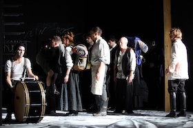 Glaube und Heimat – Stephanie Mohr inszeniert Karl Schönherr im Theater in der Josefstadt Wien