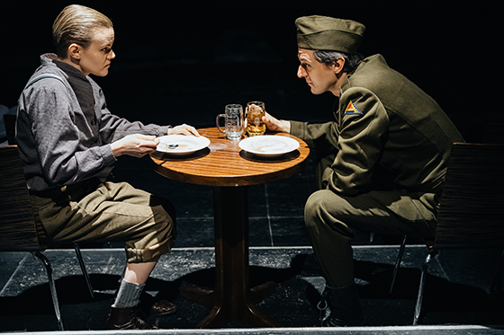 Watschenmann4 560 Christine Miess u