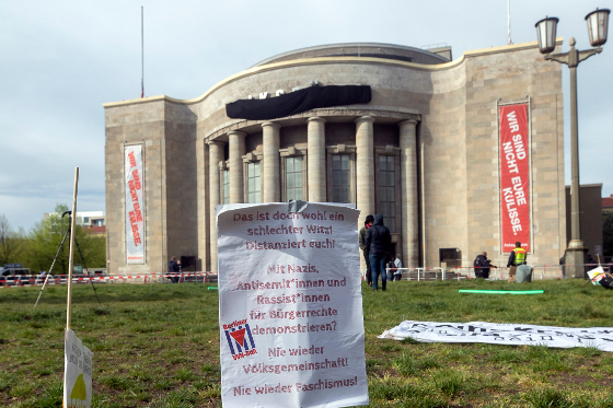 Hygiene Demo Volksbuehne 560 DavidBaltzer u