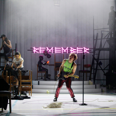 In My Room – Maxim Gorki Theater Berlin – Falk Richter und Ensemble versuchen der Männlichkeit das Toxische auszutreiben