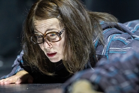 Und sicher ist mit mir die Welt verschwunden – Maxim Gorki Theater Berlin – Der letzte Teil der Theaterserie von Sibylle Berg uraufgeführt von Sebastian Nübling