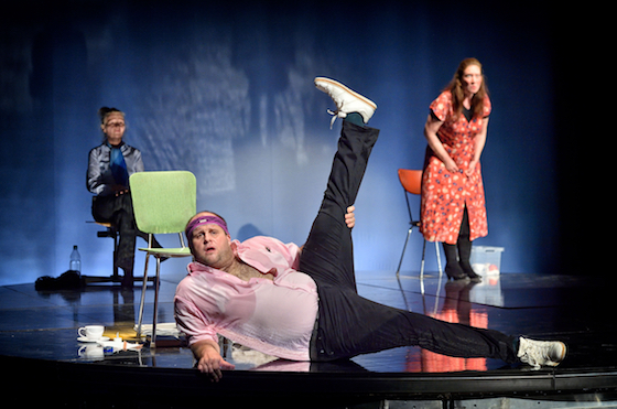 DIE MITWISSEREINE IDIOTIE von Philipp L&ouml;hleInszenierung: Christof K&uuml;ster |  Kost&uuml;me und B&uuml;hne: Marion EiselePremiere am 11.07.2020, SchauspielhausW&uuml;rttembergische Landesb&uuml;hne Esslingen