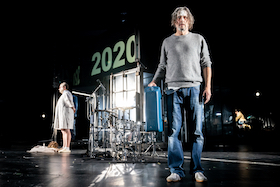 paradies fluten / hungern / spielen – Thalia Theater Hamburg – Christopher Rüping taucht Thomas Köcks Klimatrilogie in Musik