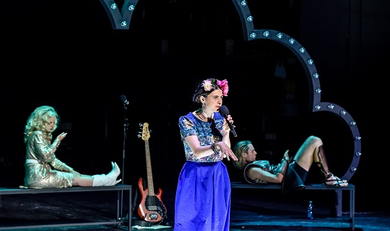 Dashaesslicheuniversum3 560 annestein ninasteils silasbreiding Arno Declair u