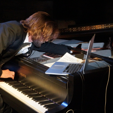 WTF 1770 | Hölderlin // Beethoven – Zimmertheater Tübingen – OMG Schuberts Konzert-Performance zu den Leidenskünstlern Hölderlin und Beethoven