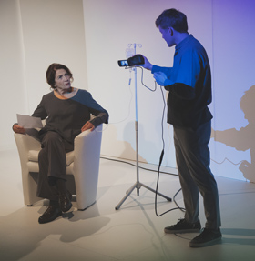 Hello Mother, Goodbye Son! – Neue Bühne Villach – Die Uraufführung von Joshua Sobols Stück über die Psychologin Alice Miller wird zu einer großartigen Erinnerungsarbeit   