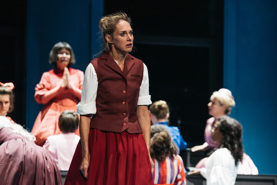 DAS HIMMELSZELTLucy KirkwoodDeutsch von Corinna BrocherDeutschsprachige Erstauff&uuml;hrung am 27. September 2020, Burgtheater, Saison 2020/21Regie: Tina LanikB&uuml;hne und Kost&uuml;me: Stefan HageneierMusik: J&ouml;rg GollaschLicht: Michael HoferDramaturgie: Sebastian Huber / Andreas KarlaganisSally Poppy: Marie-Luise StockingerElizabeth Luke: Sophie von KesselCharlotte Cary : Barbara PetritschJudith Brewer: Dunja SowinetzSarah Smith: Elisabeth AugustinHelen Ludlow: Katharina PichlerSarah Hollis: Stefanie DvorakEmma Jenkins: Sabine HauptKitty Givens: Stacyian Jackson Ann Lavender: Lilith H&auml;&szlig;leMary Middleton: Alexandra HenkelHannah Rusted: Paula KrohPeg Carter: Safira RobensBilly Coombes: Philipp Hau&szlig;Frederick Poppy: Dietmar K&ouml;nig Dr. Wills: Dietmar K&ouml;nig