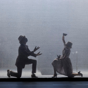 Romeo und Julia – Schauspiel Wuppertal – Nicolas Charaux schließt Shakespeares Liebestragödie mit antiker Geschlechterphilosophie auf