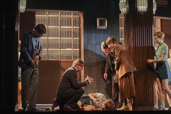 "Hexenjadg" von Arthur Miller, Regie: Mateja Koležnik