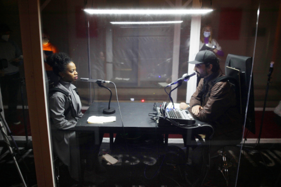 Maryam Abu Khaled, Emre Aksızoğlu in Alles unter Kontrolle VONOliver Frljić & ENSEMBLEREGIEOliver FrljićB&Uuml;HNE/KOST&Uuml;MEIgor Pau&scaron;kaDRAMATURGIEJohannes KirstenMUSIKDaniel Regenberg