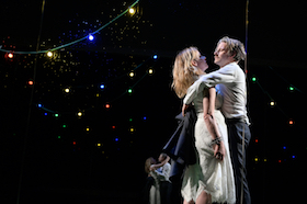 Yerma – Schaubühne Berlin – Simon Stone schickt Caroline Peters ins Fegefeuer eines Mittelschichtlebens