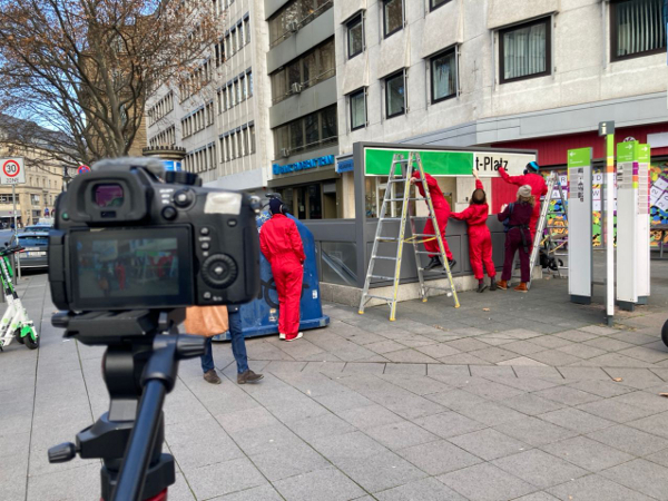 ARoomOfOurOwn1 600 Swoosh Lieu u