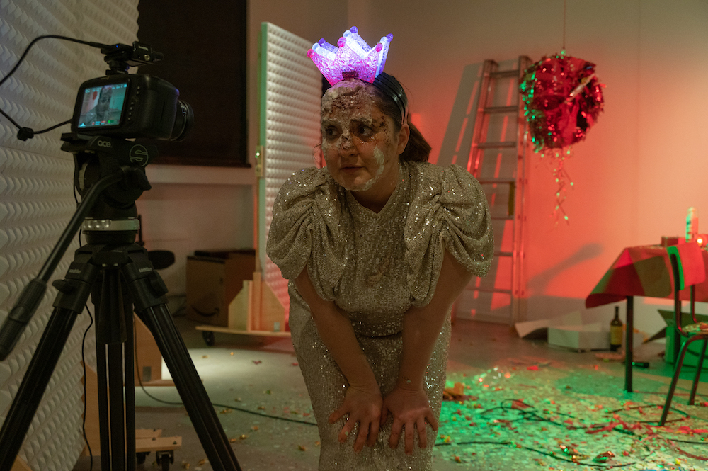 IchTrinkeMeinGlasLeer 560 Charlotte Bosling u