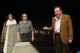 Westwall – Staatstheater Mainz – Regine Dura und Hans Werner Kroesinger erkunden das größte Flächendenkmal der NS-Zeit