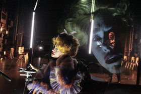 Effingers – Münchner Kammerspiele – Jan Bosse inszeniert den Jahrhundertroman von Gabriele Tergit als Ensemble-Feuerwerk