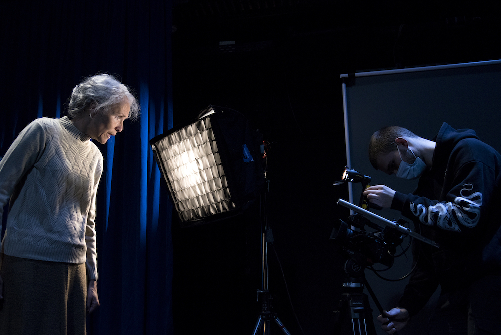 Niemandwartet2 1000 AdrienneMeister