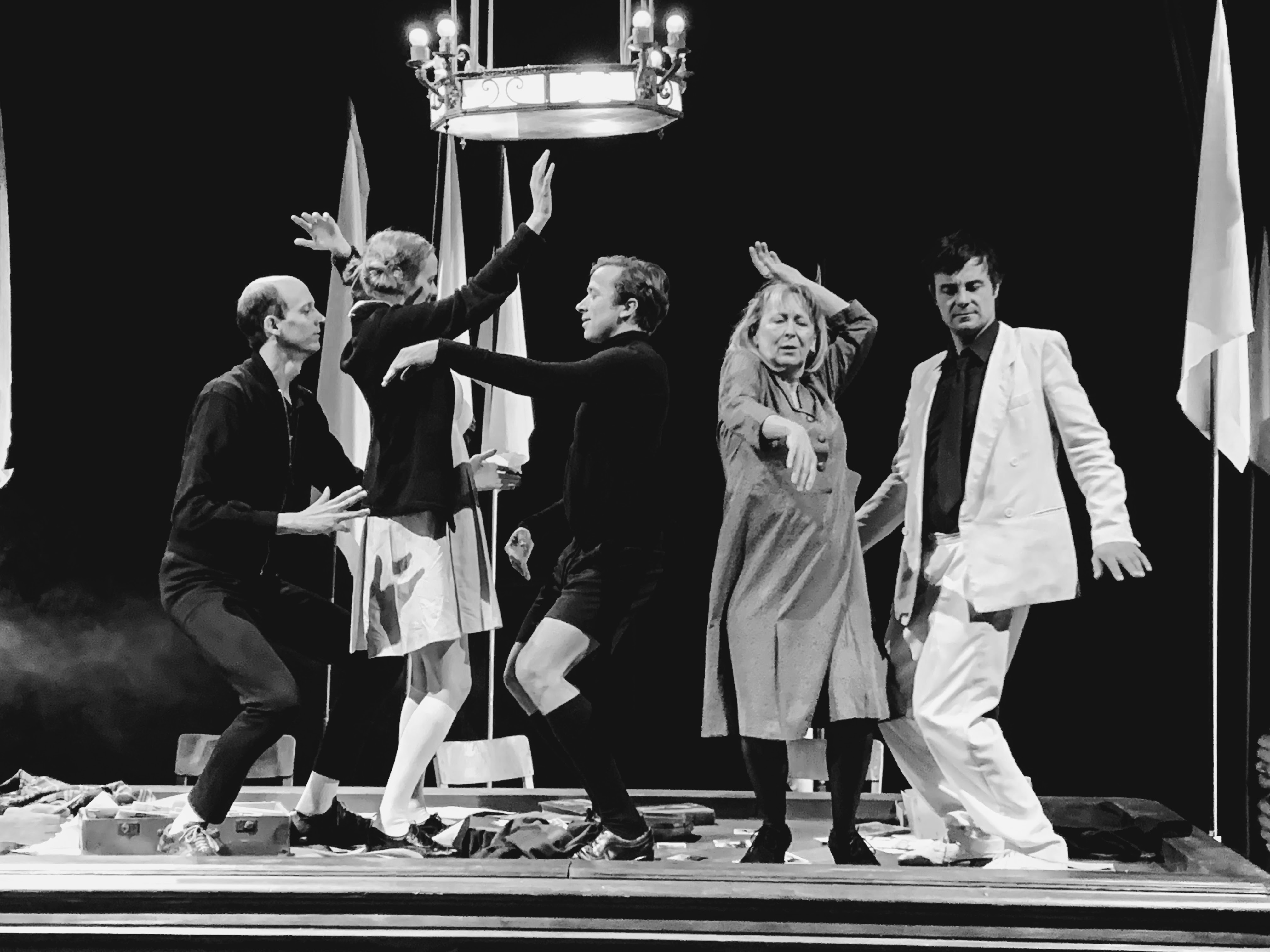 YELLOW 2 560 Oscar Van Rompay Lien Wildemeersch Philip Leonhard Kelz Chris Thys Val&eacute;ry Warnotte c Maria Shulga 2