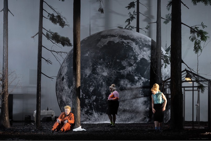 Ausl&ouml;schung. Ein Zerfallnach Thomas Bernhard Regie: Karin HenkelB&uuml;hne: Thilo ReutherKost&uuml;me: Teresa VerghoMusik: Lars WittershagenDramaturgie: Rita Thiele, Juliane KoeppProbenfoto; Auf dem Bild: Bernd Moss, Daniel Zillmann, Anja Schneider  Copyright: Monika RittershausKontaktE-Mail: monikarittershaus@web.deMobil: +49 (0)172 394 58 98Web: www.monikarittershaus.de   Honorarfrei f&uuml;r Rezensionen und Vorank&uuml;ndigungen. Bitte lesen und beachten Sie das Copyright!