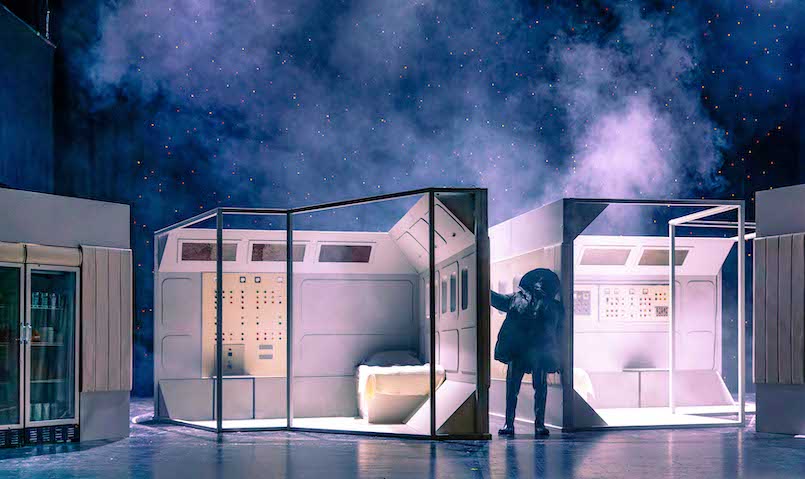 Staatstheater CottbusSOLARISNach dem Roman von Stanisław LemSzenenfoto mit Thomas Harms (Sartorius)(Foto: Frank Hammerschmidt)