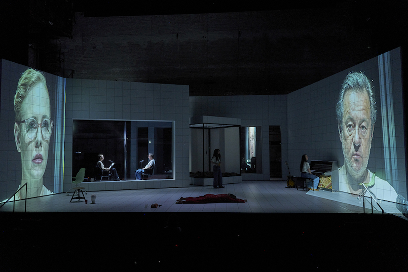 DIE BITTEREN TR&Auml;NEN DER PETRA VON KANTvon Rainer Werner FassbinderPremiere am 5. September 2023 im AkademietheaterPetra von Kant: D&ouml;rte LyssewskiKarin Thimm, ihre Liebe: Nina SiewertMarlene, ihre Bedienstete: Annam&aacute;ria LangValerie von Kant, ihre Mutter: Norman HackerGabriele von Kant, ihre Tochter: Safira RobensSidonie von Grasenabb, ihre Freundin: Stefanie DvorakLive-Musik: Viktoria MezovskyRegie: Lilja RupprechtB&uuml;hnenbild: Anne EhrlichKost&uuml;me: Annelies VanlaereVideo: Moritz GrewenigMusik: Philipp RohmerLicht: Norbert PillerDramaturgie: Anika Steinhoff