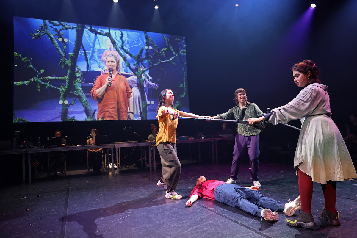 Dancing DorotheaTuch 21756